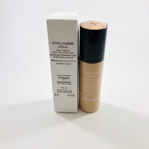 CHANEL Makeup - Chanel Vitalumiere Aqua Foundation 22 Beige Rose CHANEL Makeup - Chanel Vitalumiere Aqua Foundation 22 Beige Rose